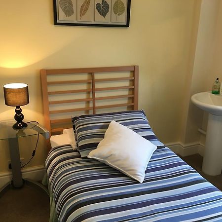 Bentons Guest House Челтнем Екстер'єр фото