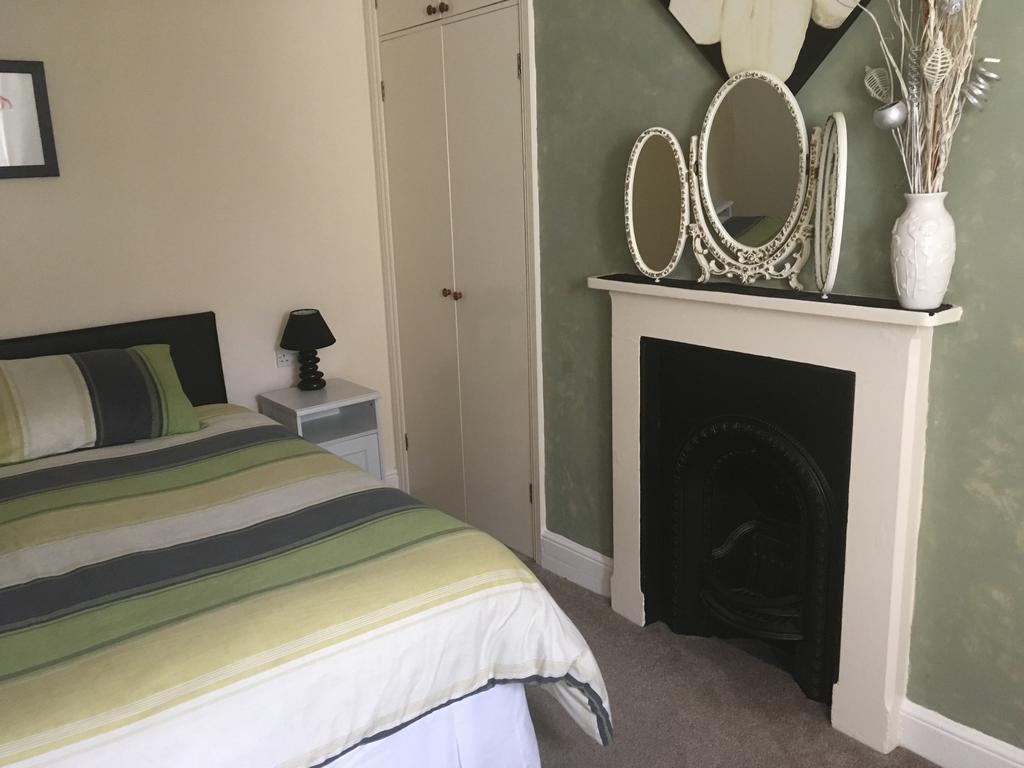 Bentons Guest House Челтнем Екстер'єр фото