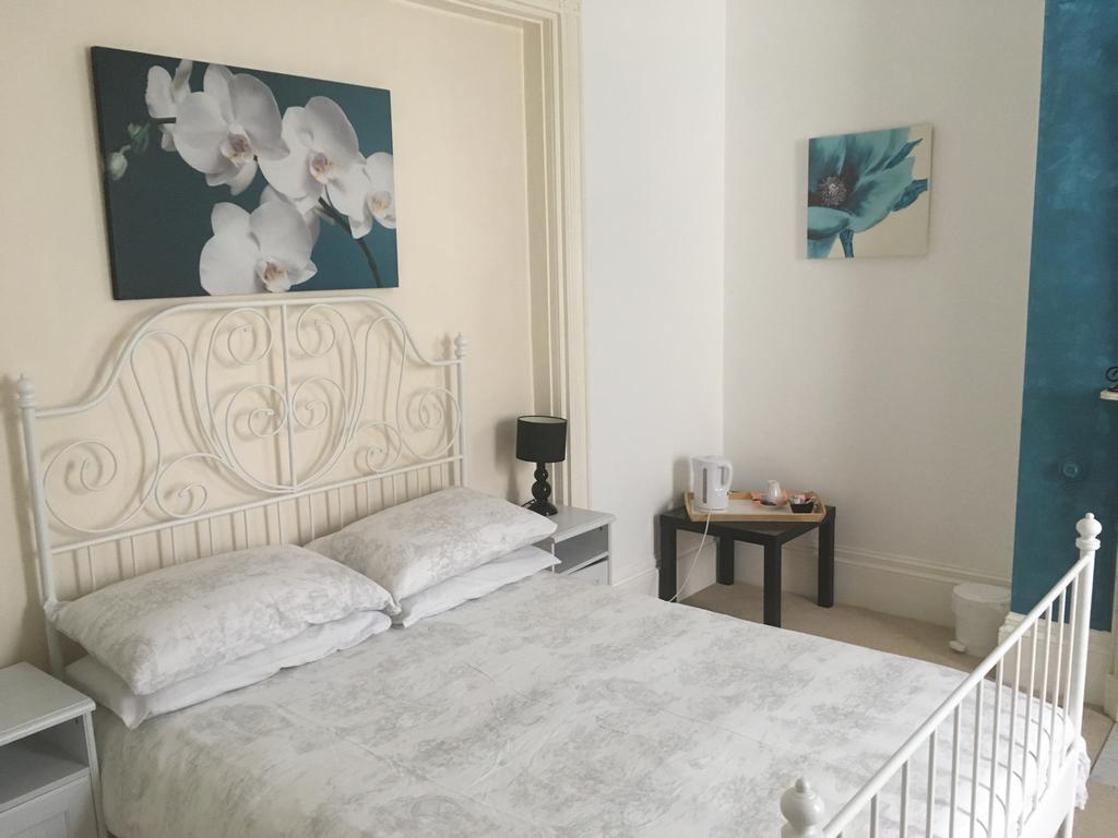 Bentons Guest House Челтнем Екстер'єр фото
