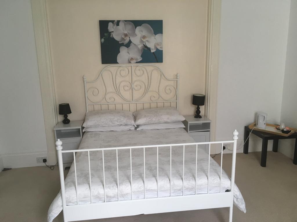 Bentons Guest House Челтнем Екстер'єр фото