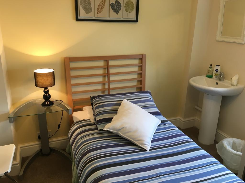 Bentons Guest House Челтнем Екстер'єр фото