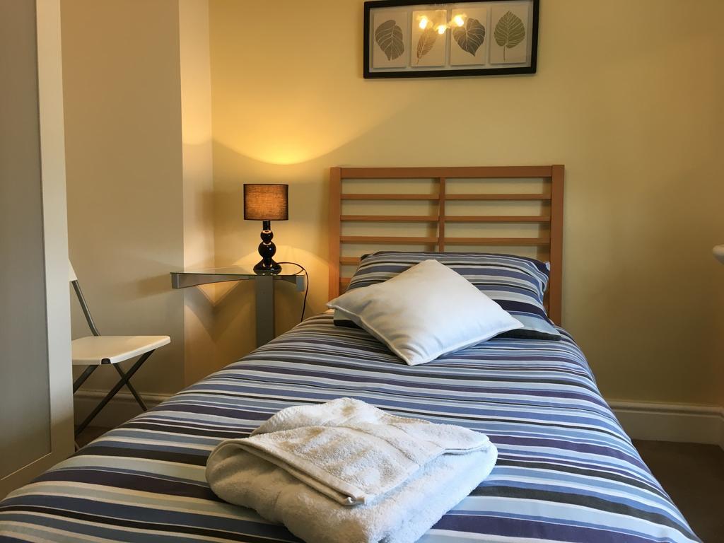 Bentons Guest House Челтнем Екстер'єр фото