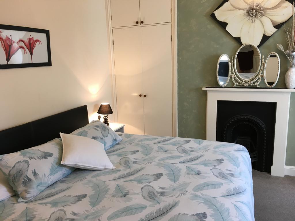 Bentons Guest House Челтнем Екстер'єр фото