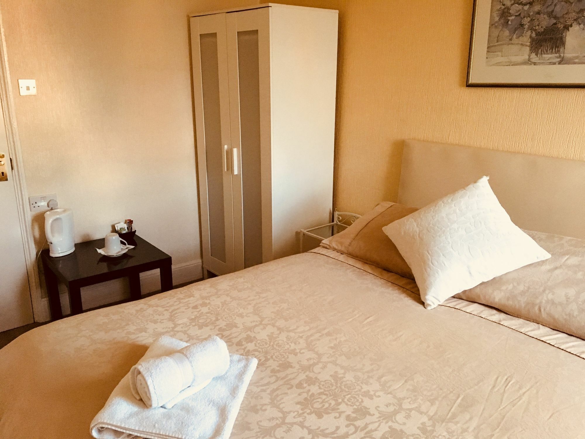 Bentons Guest House Челтнем Екстер'єр фото