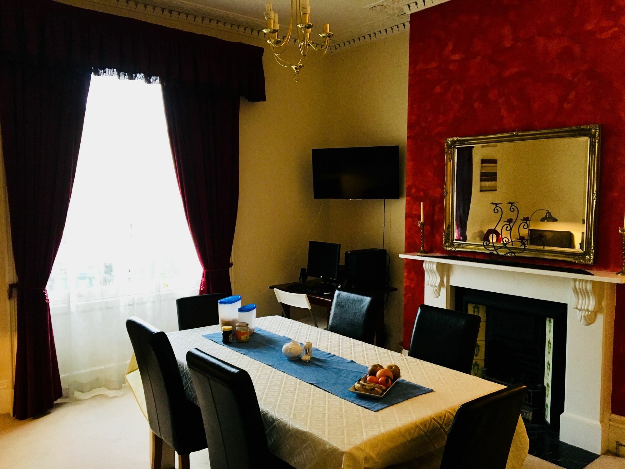 Bentons Guest House Челтнем Екстер'єр фото