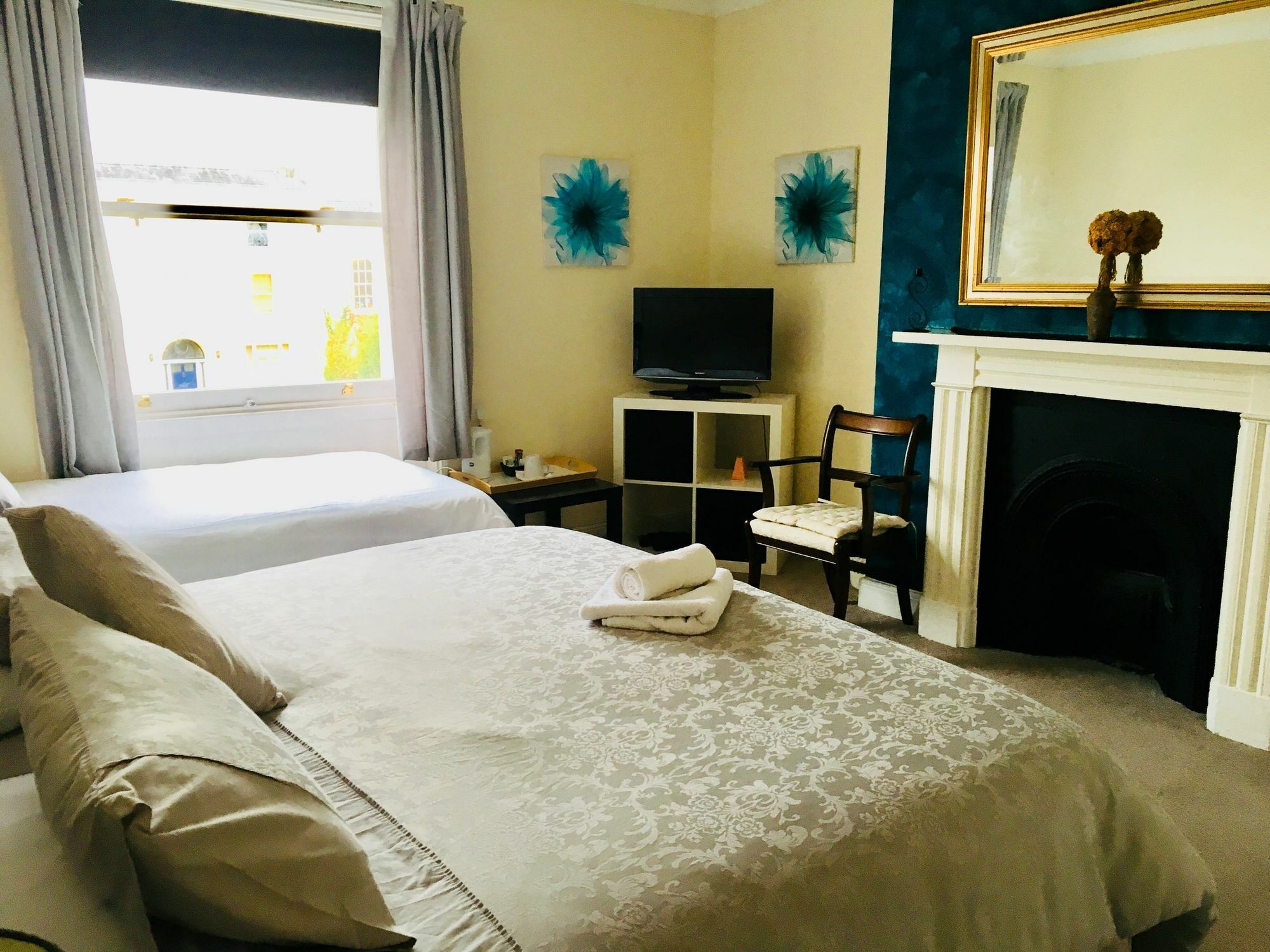 Bentons Guest House Челтнем Екстер'єр фото